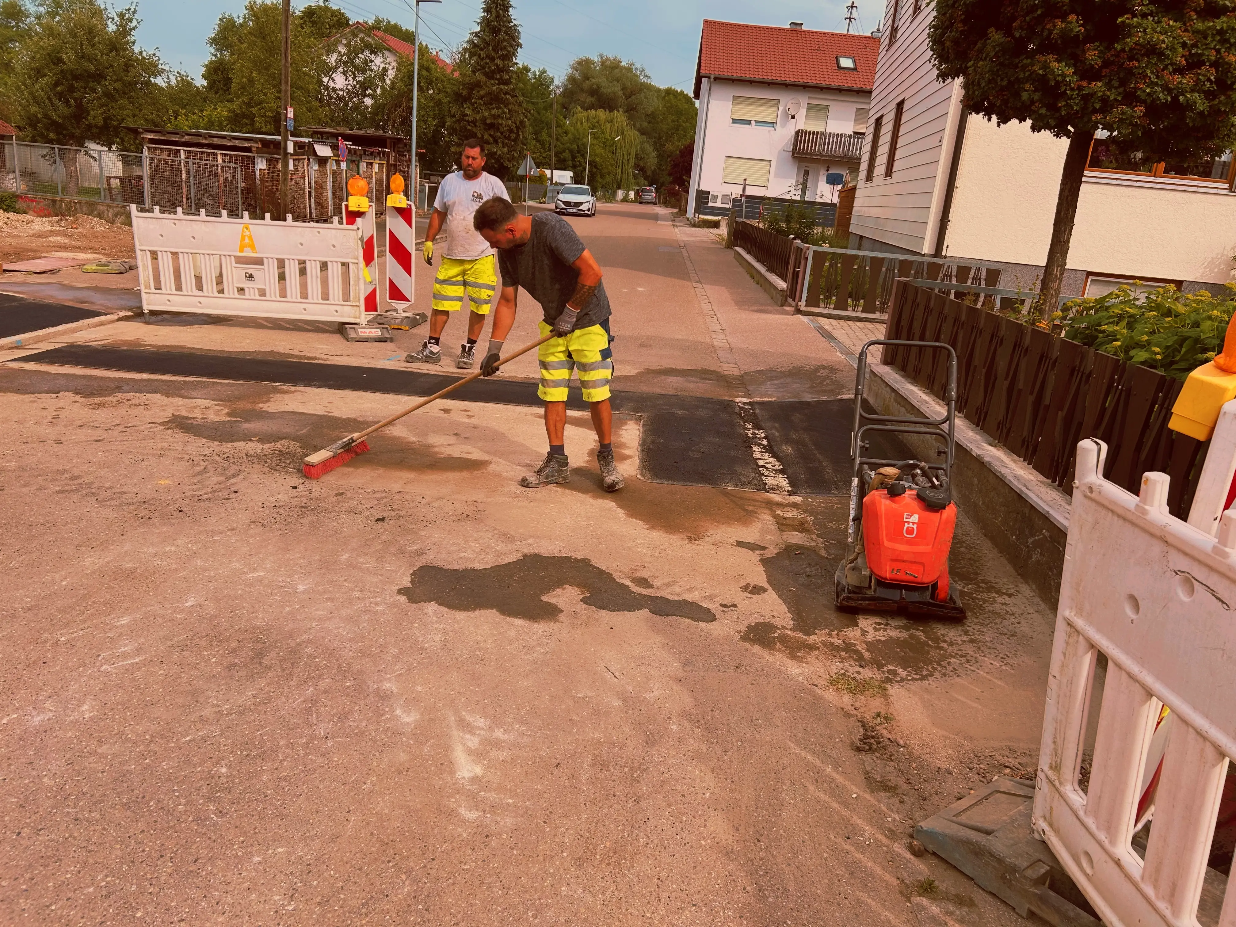 Asphaltarbeiten — Adam Bauunternehmen